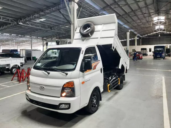 Dịch vụ thay Kính chắn gió xe tải Hyundai 1.5 tấn tận nơi